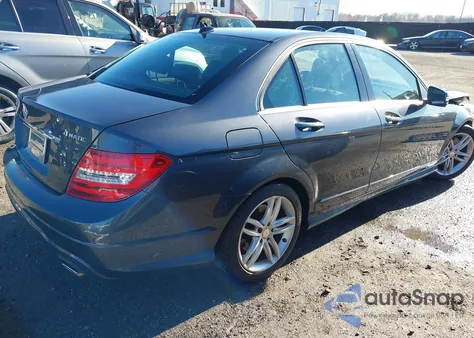 2013 Mercedes-Benz C 300 Sport 4Matic из США, поврежденный, VIN WDDGF8AB7DR261127